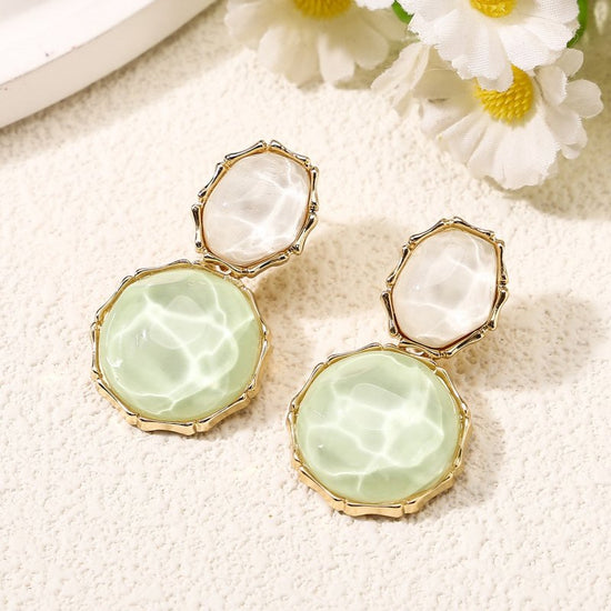 Asymmetric Light Green Creative Water Pattern Irregular Oval Earrings $15.00 Dana Fashion Color: Light Green Women's Accessories Product information: Treatment Process: Diamond Color: Ivory White, olive green, light yellow, royal blue, pink, rose red, lig