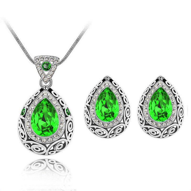 Austria crystal guard water droplet Necklace $29.00 Dana Fashion Color: Green Women's Accessories Style: Europe and America Material: Alloy Process: Crystal Style: Women's Set combination: earrings + items Circumference: 21cm (inclusive)-50cm (inclusive)