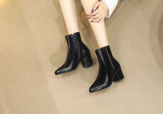 Autumn And Winter High Heel Chunky Heel Women's Leather Ankle Boots $65.50 Dana Fashion Color: Black Size: 34 Women's shoes Product information: Pattern: solid color Color: black, silver, gold Heel height: high heels (6-8CM) Socks length: low tube Heel sh