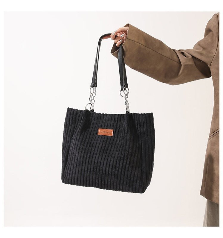 Autumn And Winter Large Capacity Tote Bags For Women $26.02 Dana Fashion Color: Beige Women's Bags Product information: Lining texture: polyester cotton Applicable scenarios: Daily matching Color: creamy-white, black, khaki, Green Outer bag type: Sandwich