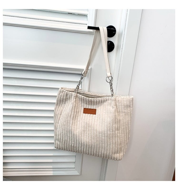 Autumn And Winter Large Capacity Tote Bags For Women $26.02 Dana Fashion Color: Beige Women's Bags Product information: Lining texture: polyester cotton Applicable scenarios: Daily matching Color: creamy-white, black, khaki, Green Outer bag type: Sandwich
