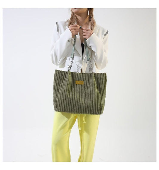 Autumn And Winter Large Capacity Tote Bags For Women $26.02 Dana Fashion Color: Beige Women's Bags Product information: Lining texture: polyester cotton Applicable scenarios: Daily matching Color: creamy-white, black, khaki, Green Outer bag type: Sandwich