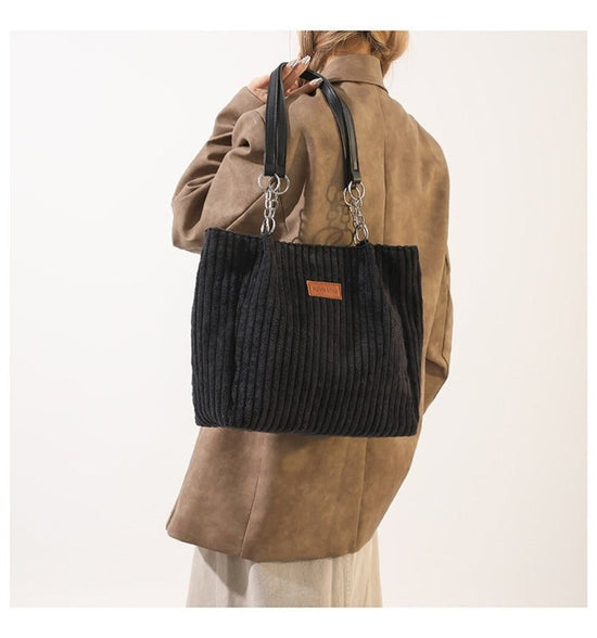 Autumn And Winter Large Capacity Tote Bags For Women $26.02 Dana Fashion Color: Beige Women's Bags Product information: Lining texture: polyester cotton Applicable scenarios: Daily matching Color: creamy-white, black, khaki, Green Outer bag type: Sandwich