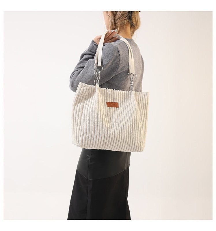 Autumn And Winter Large Capacity Tote Bags For Women $26.02 Dana Fashion Color: Beige Women's Bags Product information: Lining texture: polyester cotton Applicable scenarios: Daily matching Color: creamy-white, black, khaki, Green Outer bag type: Sandwich