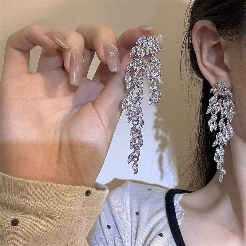 Autumn And Winter Light Luxury Leaves Tassel Long Earrings $10.41 Dana Fashion Color: Silver Women's Accessories Product information: Treatment Process: Electroplating Color: Diamond leaf-shaped earring Applicable people: women Material: Alloy Modeling: O