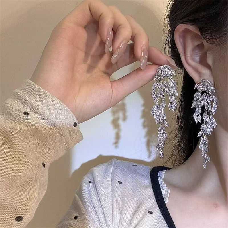 Autumn And Winter Light Luxury Leaves Tassel Long Earrings $10.41 Dana Fashion Color: Silver Women's Accessories Product information: Treatment Process: Electroplating Color: Diamond leaf-shaped earring Applicable people: women Material: Alloy Modeling: O