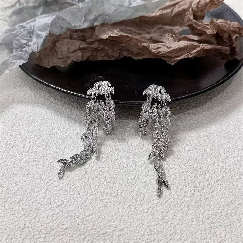 Autumn And Winter Light Luxury Leaves Tassel Long Earrings $10.41 Dana Fashion Color: Silver Women's Accessories Product information: Treatment Process: Electroplating Color: Diamond leaf-shaped earring Applicable people: women Material: Alloy Modeling: O
