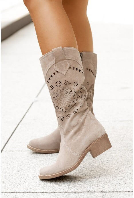 Autumn And Winter Mid Heel Suede Burnt Flower 40-43 Side Zipper High Boots, Female $65.00 Dana Fashion Color: Brown Size: 35 Women's shoes Product information: Pattern: solid color Color: brown, light gray Very high: Middle heel (3-5CM) Length of socks: h