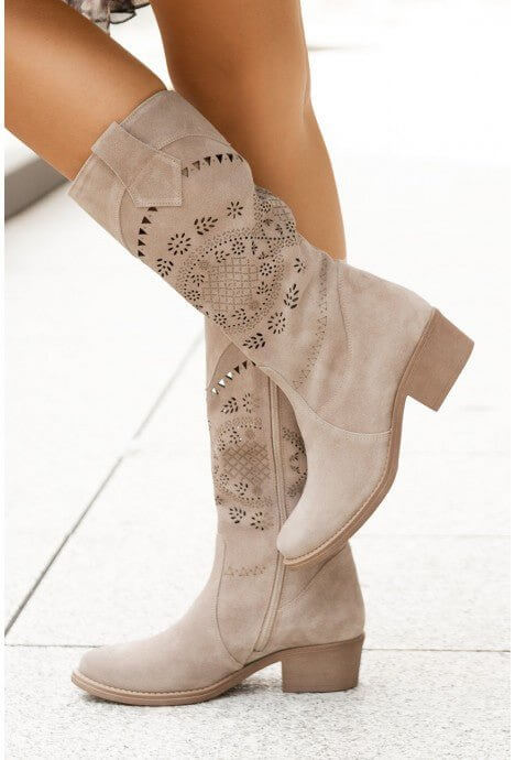 Autumn And Winter Mid Heel Suede Burnt Flower 40-43 Side Zipper High Boots, Female $65.00 Dana Fashion Color: Light Gray Size: 35 Women's shoes Product information: Pattern: solid color Color: brown, light gray Very high: Middle heel (3-5CM) Length of soc