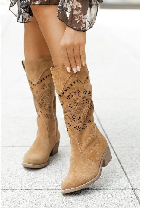 Autumn And Winter Mid Heel Suede Burnt Flower 40-43 Side Zipper High Boots, Female $65.00 Dana Fashion Color: Brown Size: 35 Women's shoes Product information: Pattern: solid color Color: brown, light gray Very high: Middle heel (3-5CM) Length of socks: h