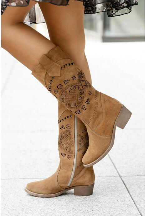 Autumn And Winter Mid Heel Suede Burnt Flower 40-43 Side Zipper High Boots, Female $65.00 Dana Fashion Color: Brown Size: 35 Women's shoes Product information: Pattern: solid color Color: brown, light gray Very high: Middle heel (3-5CM) Length of socks: h