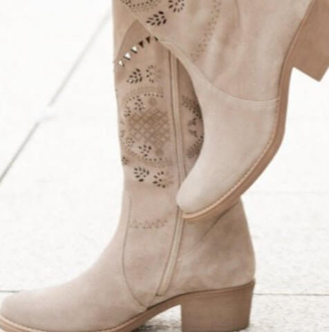 Autumn And Winter Mid Heel Suede Burnt Flower 40-43 Side Zipper High Boots, Female $65.00 Dana Fashion Color: Brown Size: 35 Women's shoes Product information: Pattern: solid color Color: brown, light gray Very high: Middle heel (3-5CM) Length of socks: h