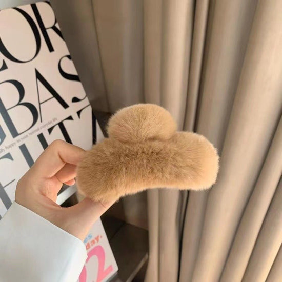 Autumn And Winter New Leopard Print Large Rex Rabbit Fur Hair Claw $10.93 Dana Fashion Color: Beige Brown Small Size Women's Accessories Product information: Color: Pink small size, rose pink small size, creamy-white small size, beige leopard print small