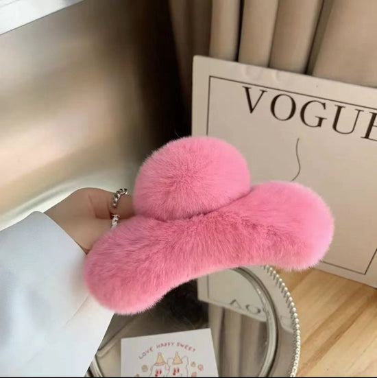 Autumn And Winter New Leopard Print Large Rex Rabbit Fur Hair Claw $12.57 Dana Fashion Color: Rose Pink Oversized Women's Accessories Product information: Color: Pink small size, rose pink small size, creamy-white small size, beige leopard print small siz