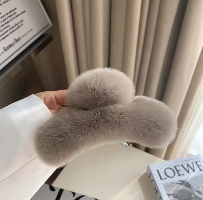 Autumn And Winter New Leopard Print Large Rex Rabbit Fur Hair Claw $12.57 Dana Fashion Color: Milk Coffee Oversized Women's Accessories Product information: Color: Pink small size, rose pink small size, creamy-white small size, beige leopard print small s