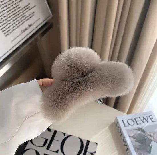 Autumn And Winter New Leopard Print Large Rex Rabbit Fur Hair Claw $11.38 Dana Fashion Color: Milk Brown Large Size Women's Accessories Product information: Color: Pink small size, rose pink small size, creamy-white small size, beige leopard print small s