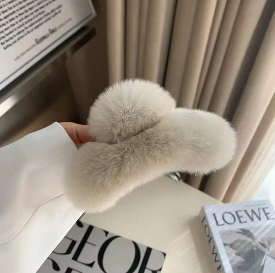 Autumn And Winter New Leopard Print Large Rex Rabbit Fur Hair Claw $11.38 Dana Fashion Color: Milk Tea Color Large Women's Accessories Product information: Color: Pink small size, rose pink small size, creamy-white small size, beige leopard print small si