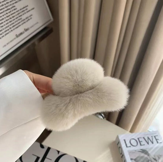 Autumn And Winter New Leopard Print Large Rex Rabbit Fur Hair Claw $10.93 Dana Fashion Color: Milk Tea Color Small Size Women's Accessories Product information: Color: Pink small size, rose pink small size, creamy-white small size, beige leopard print sma