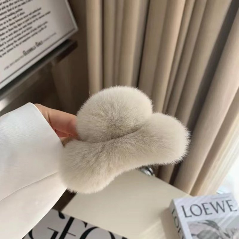 Autumn And Winter New Leopard Print Large Rex Rabbit Fur Hair Claw $10.93 Dana Fashion Color: Milk Tea Color Small Size Women's Accessories Product information: Color: Pink small size, rose pink small size, creamy-white small size, beige leopard print sma