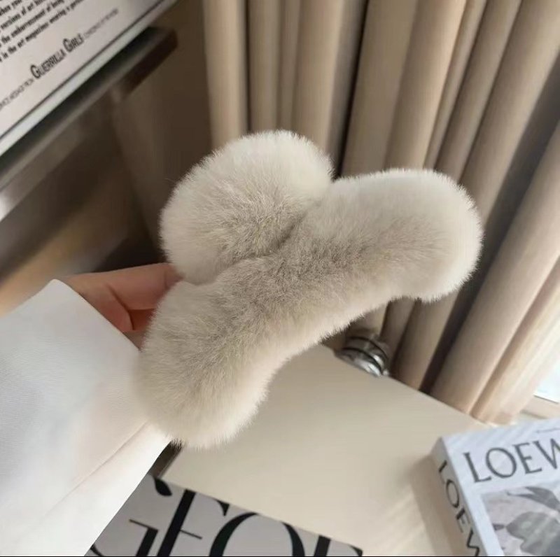 Autumn And Winter New Leopard Print Large Rex Rabbit Fur Hair Claw $12.57 Dana Fashion Color: Milk Tea Color Oversized Women's Accessories Product information: Color: Pink small size, rose pink small size, creamy-white small size, beige leopard print smal