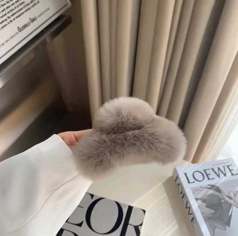 Autumn And Winter New Leopard Print Large Rex Rabbit Fur Hair Claw $10.93 Dana Fashion Color: Milk Brown Small Size Women's Accessories Product information: Color: Pink small size, rose pink small size, creamy-white small size, beige leopard print small s