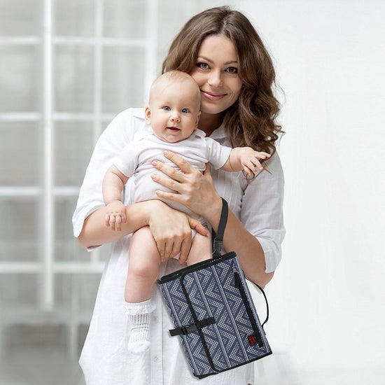 Baby changing diaper $37.13 Dana Fashion Color: black format: Uniform code Baby & Mother Description: Sex: Unisex Type: Diaper-Panties ThiS diaper bag is made of high quality oxford fabric material, durable for long lasting use and gentle touching your ba