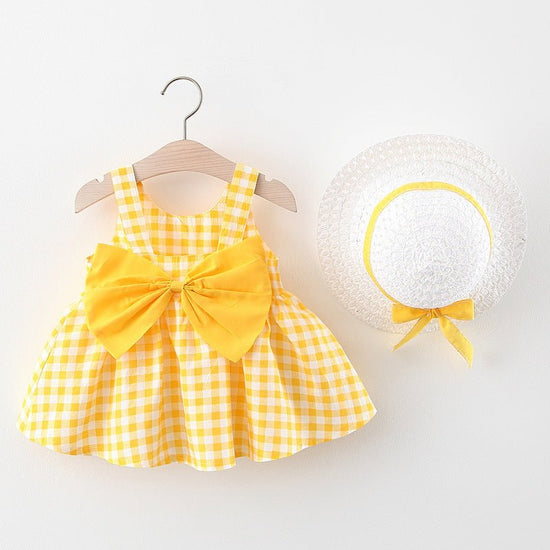 Baby Girl Plaid Skirt Fashion Girl Skirt Free Straw Hat $15.38 Dana Fashion Color: Yellow Child size: 100cm Baby Clothing Product Information: Main fabric composition: cotton Main fabric ingredient content: 90 (%) Pattern: grid Elements: grid, cute, trend