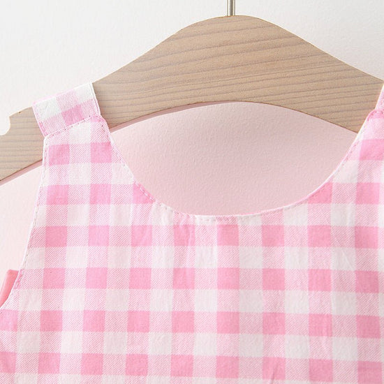 Baby Girl Plaid Skirt Fashion Girl Skirt Free Straw Hat $15.38 Dana Fashion Color: Pink Child size: 100cm Baby Clothing Product Information: Main fabric composition: cotton Main fabric ingredient content: 90 (%) Pattern: grid Elements: grid, cute, trendy