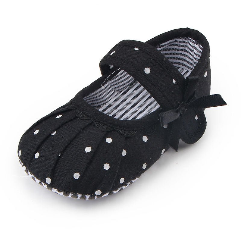 Baby Girl Shoes Cute Polka Dot Princess Kid Anti-slip On Shoes $12.16 Dana Fashion Color: Black Size: 11cm Baby & Mother size Bottom length Inner length age 10 10cm 9.5cm 0-2m 11 11cm 10.5cm 3-5m 12 12cm 11.5cm 6-8m 13 13cm 12.5cm 9-11m 14 14cm 13.5cm 12-