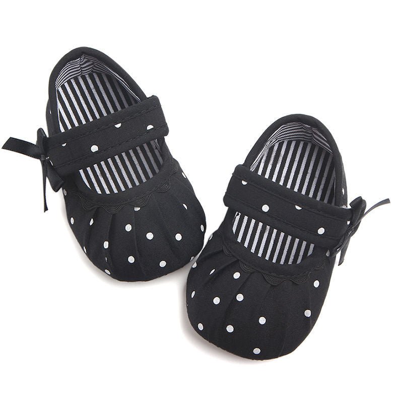 Baby Girl Shoes Cute Polka Dot Princess Kid Anti-slip On Shoes $12.16 Dana Fashion Color: Black Size: 11cm Baby & Mother size Bottom length Inner length age 10 10cm 9.5cm 0-2m 11 11cm 10.5cm 3-5m 12 12cm 11.5cm 6-8m 13 13cm 12.5cm 9-11m 14 14cm 13.5cm 12-