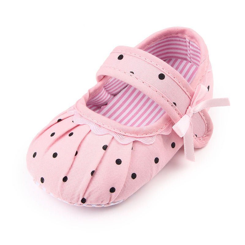 Baby Girl Shoes Cute Polka Dot Princess Kid Anti-slip On Shoes $12.16 Dana Fashion Color: Black Size: 11cm Baby & Mother size Bottom length Inner length age 10 10cm 9.5cm 0-2m 11 11cm 10.5cm 3-5m 12 12cm 11.5cm 6-8m 13 13cm 12.5cm 9-11m 14 14cm 13.5cm 12-