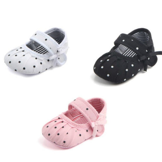 Baby Girl Shoes Cute Polka Dot Princess Kid Anti-slip On Shoes $12.16 Dana Fashion Color: Black Size: 11cm Baby & Mother size Bottom length Inner length age 10 10cm 9.5cm 0-2m 11 11cm 10.5cm 3-5m 12 12cm 11.5cm 6-8m 13 13cm 12.5cm 9-11m 14 14cm 13.5cm 12-