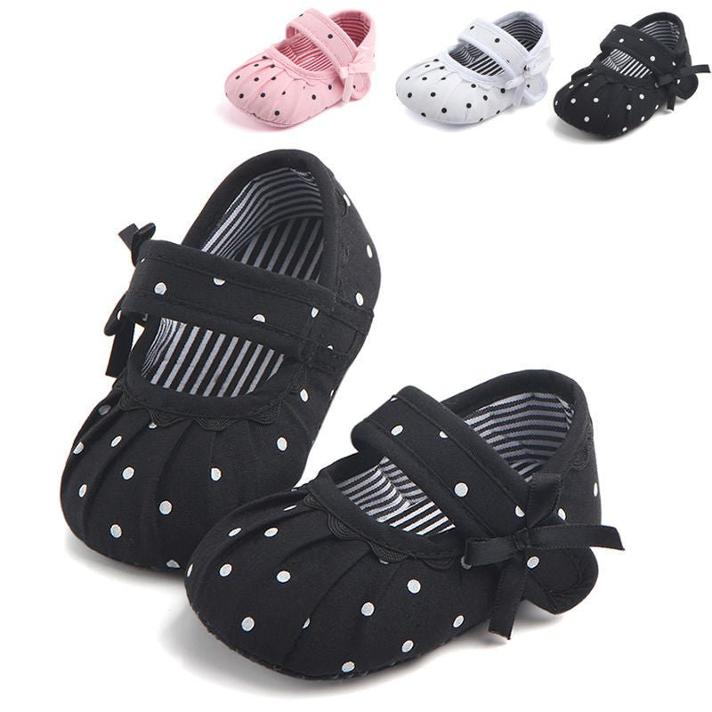 Baby Girl Shoes Cute Polka Dot Princess Kid Anti-slip On Shoes $12.16 Dana Fashion Color: Black Size: 11cm Baby & Mother size Bottom length Inner length age 10 10cm 9.5cm 0-2m 11 11cm 10.5cm 3-5m 12 12cm 11.5cm 6-8m 13 13cm 12.5cm 9-11m 14 14cm 13.5cm 12-