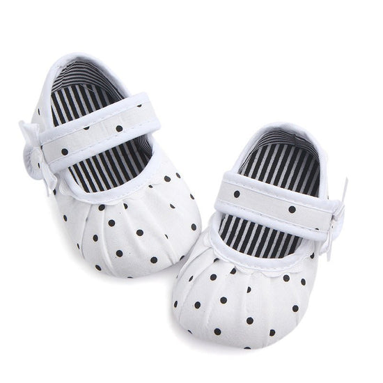 Baby Girl Shoes Cute Polka Dot Princess Kid Anti-slip On Shoes $12.16 Dana Fashion Color: White Size: 11cm Baby & Mother size Bottom length Inner length age 10 10cm 9.5cm 0-2m 11 11cm 10.5cm 3-5m 12 12cm 11.5cm 6-8m 13 13cm 12.5cm 9-11m 14 14cm 13.5cm 12-