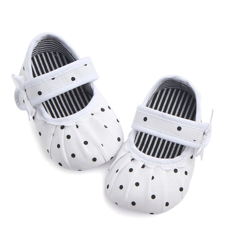 Baby Girl Shoes Cute Polka Dot Princess Kid Anti-slip On Shoes $12.16 Dana Fashion Color: White Size: 11cm Baby & Mother size Bottom length Inner length age 10 10cm 9.5cm 0-2m 11 11cm 10.5cm 3-5m 12 12cm 11.5cm 6-8m 13 13cm 12.5cm 9-11m 14 14cm 13.5cm 12-
