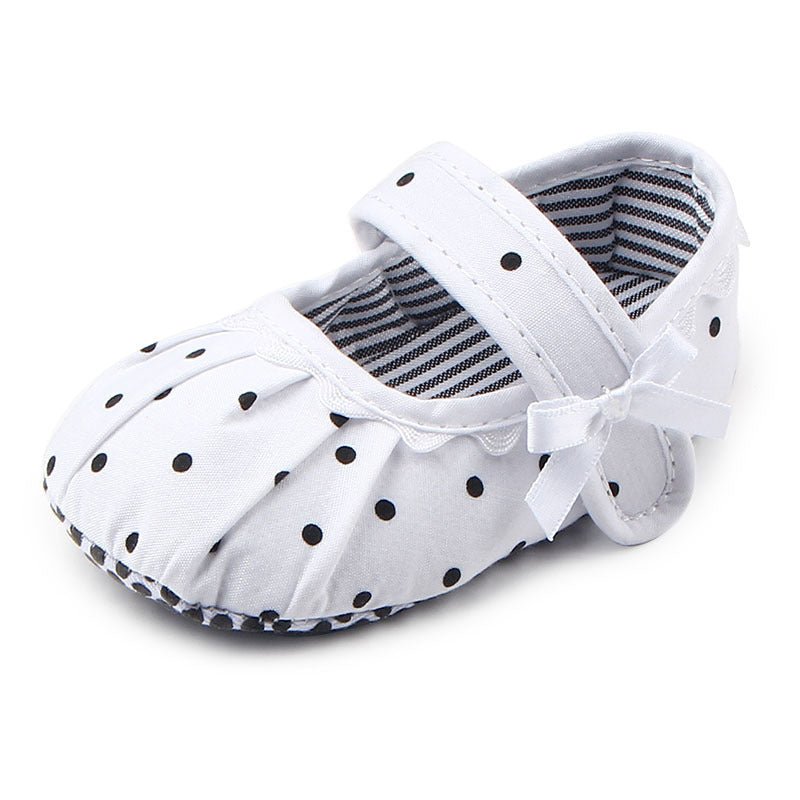 Baby Girl Shoes Cute Polka Dot Princess Kid Anti-slip On Shoes $12.16 Dana Fashion Color: Black Size: 11cm Baby & Mother size Bottom length Inner length age 10 10cm 9.5cm 0-2m 11 11cm 10.5cm 3-5m 12 12cm 11.5cm 6-8m 13 13cm 12.5cm 9-11m 14 14cm 13.5cm 12-