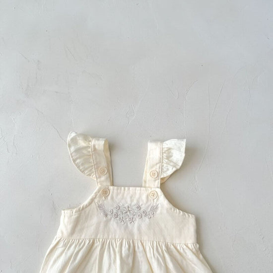 Baby Girl's Loose Adjustable Suspender Romper $23.50 Dana Fashion Color: Apricot Suitable For Height: 100cm Baby Clothing Product information: Color: apricot, white top Pants length: trousers Suitable height: 66cm,73CM,80cm,90cm,100cm Style: suspender pan