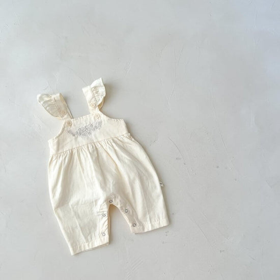 Baby Girl's Loose Adjustable Suspender Romper $23.50 Dana Fashion Color: Apricot Suitable For Height: 100cm Baby Clothing Product information: Color: apricot, white top Pants length: trousers Suitable height: 66cm,73CM,80cm,90cm,100cm Style: suspender pan