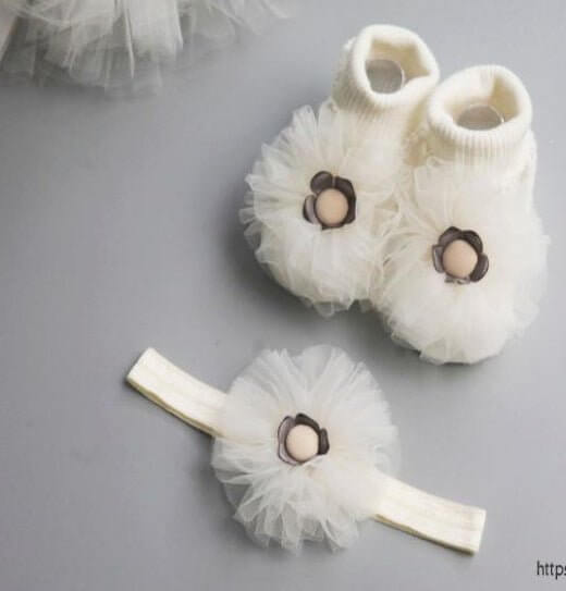 Baby Headband Socks Set Accessories $22.50 Dana Fashion Color: Set of delicate yellow style: 0to3 months Baby Clothing Product information: Fabric name: Regenerated cellulose fiber Boneless Sewing No: Machine Sewing Head Applicable gender name: Female App