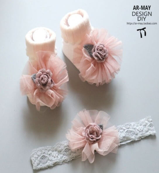 Baby Headband Socks Set Accessories $22.50 Dana Fashion Color: Set of grey chiffon style: 0to3 months Baby Clothing Product information: Fabric name: Regenerated cellulose fiber Boneless Sewing No: Machine Sewing Head Applicable gender name: Female Applic