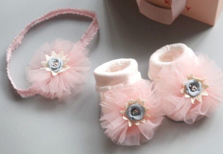 Baby Headband Socks Set Accessories $22.50 Dana Fashion Color: Set of pink chiffon socks style: 0to3 months Baby Clothing Product information: Fabric name: Regenerated cellulose fiber Boneless Sewing No: Machine Sewing Head Applicable gender name: Female