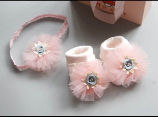Baby Headband Socks Set Accessories $22.50 Dana Fashion Color: Set of pink flowers style: 0to3 months Baby Clothing Product information: Fabric name: Regenerated cellulose fiber Boneless Sewing No: Machine Sewing Head Applicable gender name: Female Applic