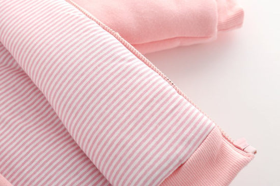 Baby hooded jacket $68.52 Dana Fashion Color: Pink Size: 100cm Baby Clothing Applicable age: 3 months 6 months 9 months 12 months 18 months 2 years old 3 years old Made of: Cotton style: Casual Collar type: round neck Applicable gender: female Whether to