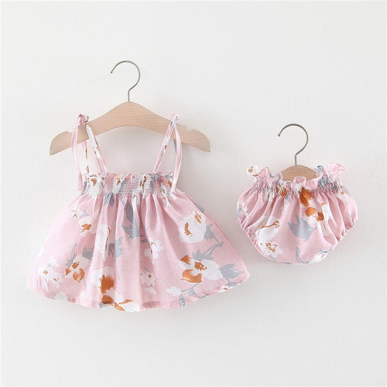 Baby New Summer Korean Princess Dress Baby Skirt Girl Dress Suit $14.76 Dana Fashion Color: Pink Child size: 100cm Baby Clothing Product information Skirt category: dress Fabric name: Cotton Pattern: Flowers Skirt style: strap skirt Size Information Size: