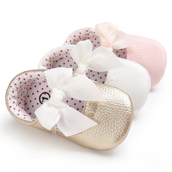 Baby Shoes Baby Shoes Soft Sole Pu Princess Shoes $13.98 Dana Fashion Color: Gold Size: 11 Baby & Mother Product Information: Suitable Seasons: Spring, Summer, Fall Thickness: Ordinary Thick Tube Height: Low Tube Is There a Light: No Whether There Is a So