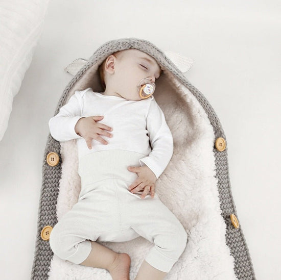 Baby sleeping bag $34.19 Dana Fashion Color: Beige Baby Clothing Style: envelope type Fabric: Blended Lining: lamb cashmere Filling: Cotton wool Thick： thick pattern: plain Size： 70*40cm