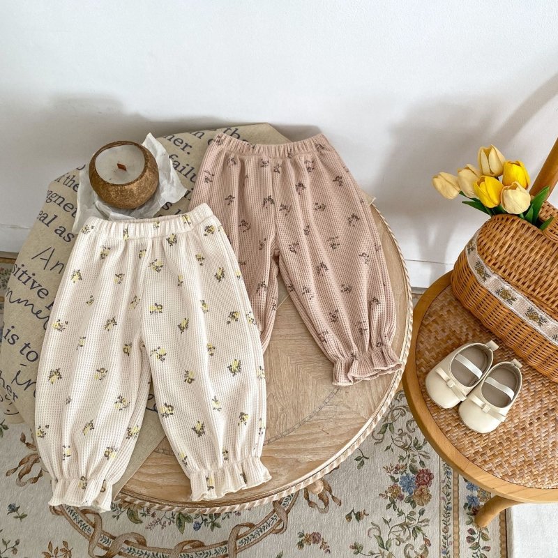 Baby Waffle Printing Elastic Cord Ankle-tied Long Pants $31.07 Dana Fashion Color: Apricot Suitable For Height: 100cm Baby Clothing Product information: Pattern: Flowers Color: khaki, apricot Pants length: trousers Fly opening: hairband belt Suitable heig