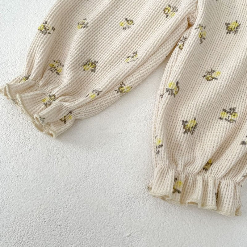 Baby Waffle Printing Elastic Cord Ankle-tied Long Pants $31.07 Dana Fashion Color: Apricot Suitable For Height: 100cm Baby Clothing Product information: Pattern: Flowers Color: khaki, apricot Pants length: trousers Fly opening: hairband belt Suitable heig