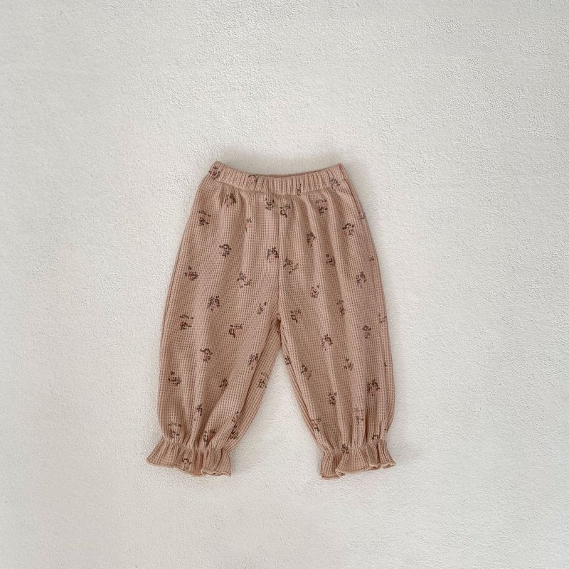 Baby Waffle Printing Elastic Cord Ankle-tied Long Pants $31.07 Dana Fashion Color: Khaki Suitable For Height: 100cm Baby Clothing Product information: Pattern: Flowers Color: khaki, apricot Pants length: trousers Fly opening: hairband belt Suitable height