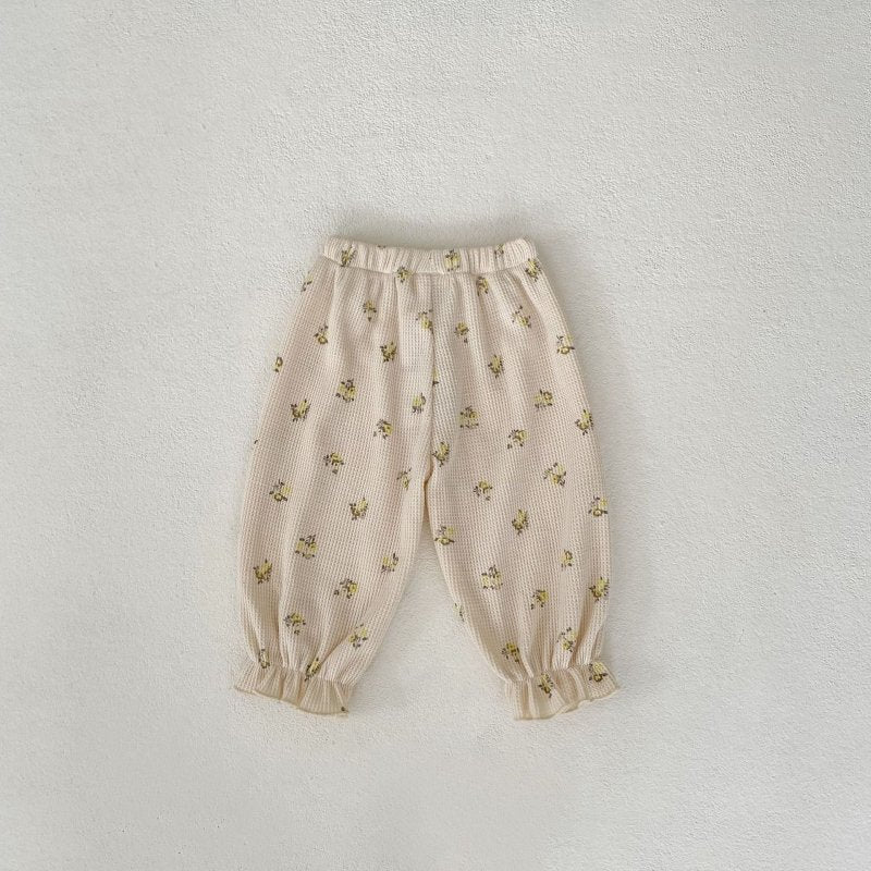 Baby Waffle Printing Elastic Cord Ankle-tied Long Pants $31.07 Dana Fashion Color: Apricot Suitable For Height: 100cm Baby Clothing Product information: Pattern: Flowers Color: khaki, apricot Pants length: trousers Fly opening: hairband belt Suitable heig